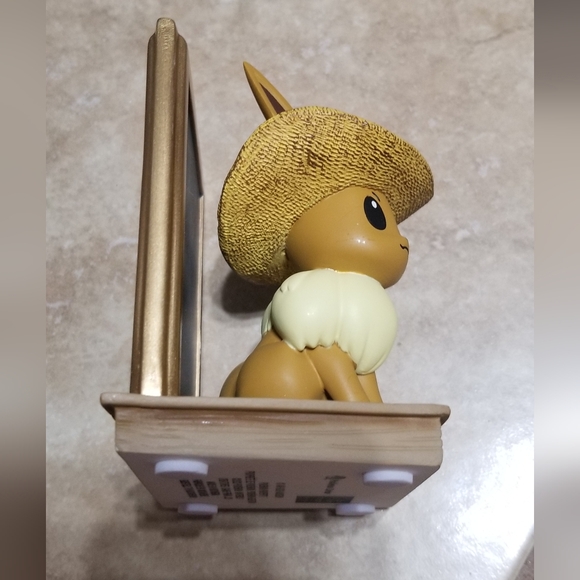 Pokemon Center x Van Gogh Museum: Eevee Inspired by Self-Portrait Figure - Picture 5 of 7